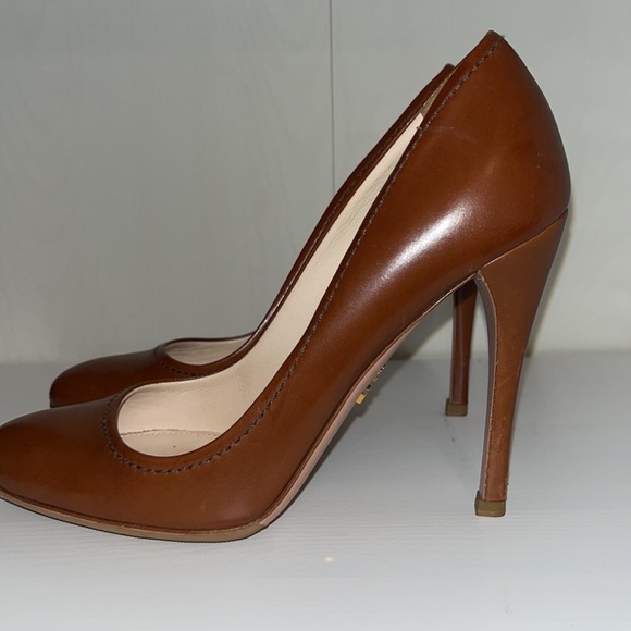 PRADA classic almond toe 4” heel medium saddle/camel brown 35.5 - Picture 7 of 10